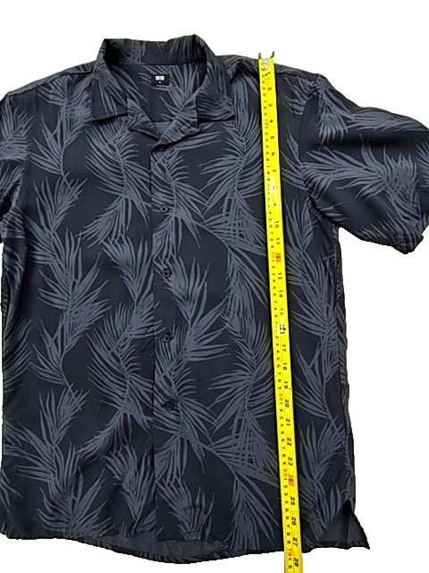 Uniqlo Men's Navy Hawaiian Leaf Rayon Shirt Size S Short Sleeve
