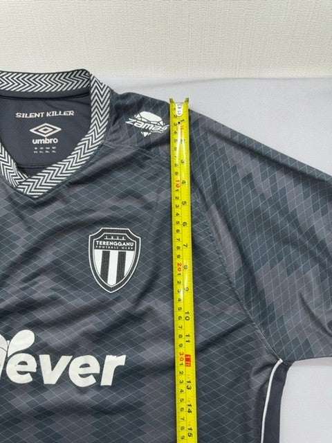 Umbro Black Zigzag V-Neck Jersey XL Short Sleeve 100% Polyester