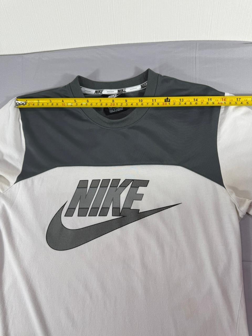 Nike Men's Small S Short Sleeve Athletic T-Shirt White Grey Logo Tee