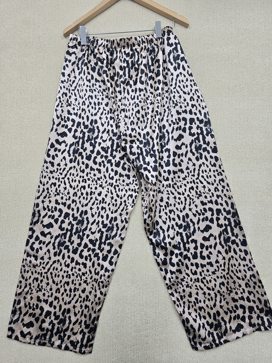 Bebe Women's Black Pants – Size XL, Wide Leg