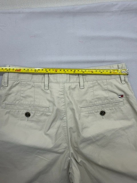 Tommy Hilfiger Men's Khaki Cotton Twill Shorts 28 Waist Flat Front