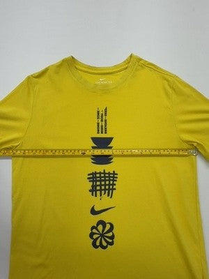 Nike Men Yellow Dri-FIT Graphic T-Shirt Size M Regular Fit Logo