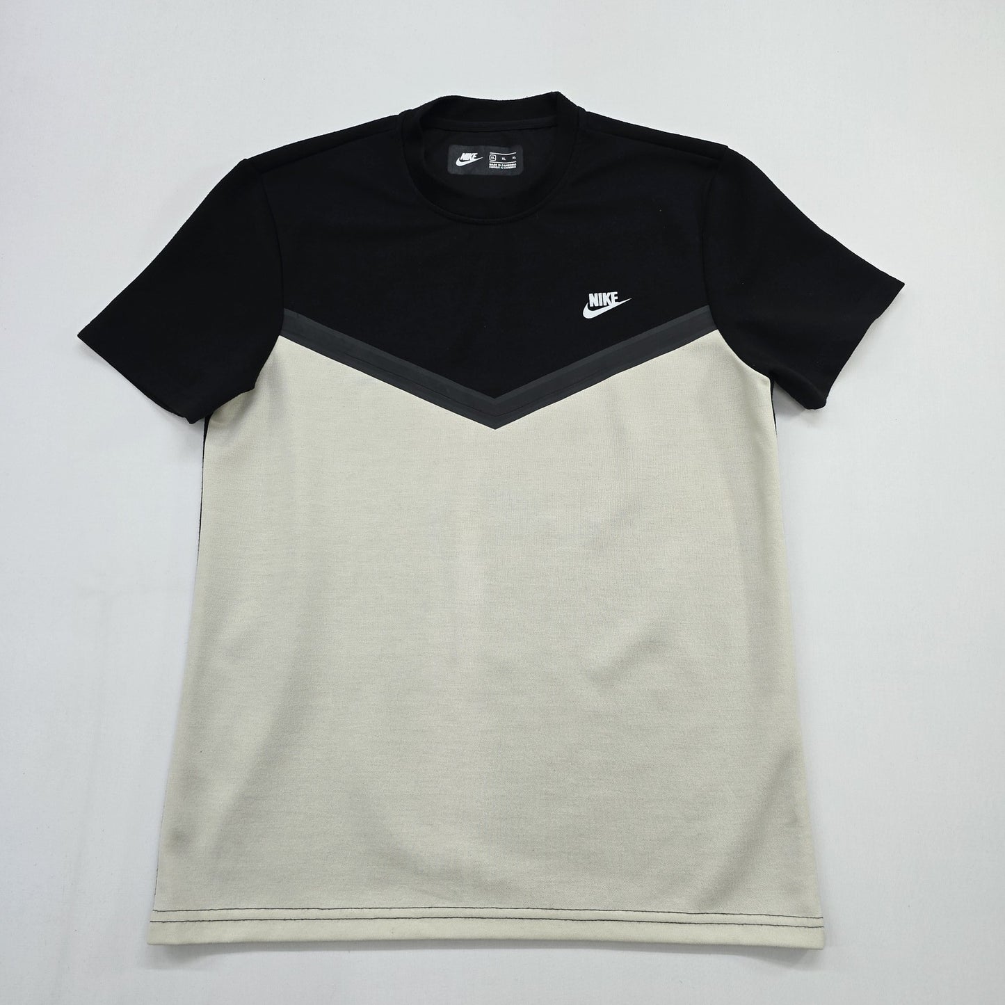 Nike Unisex Black/White Logo T-Shirt Size XL Regular Crew Neck Jersey