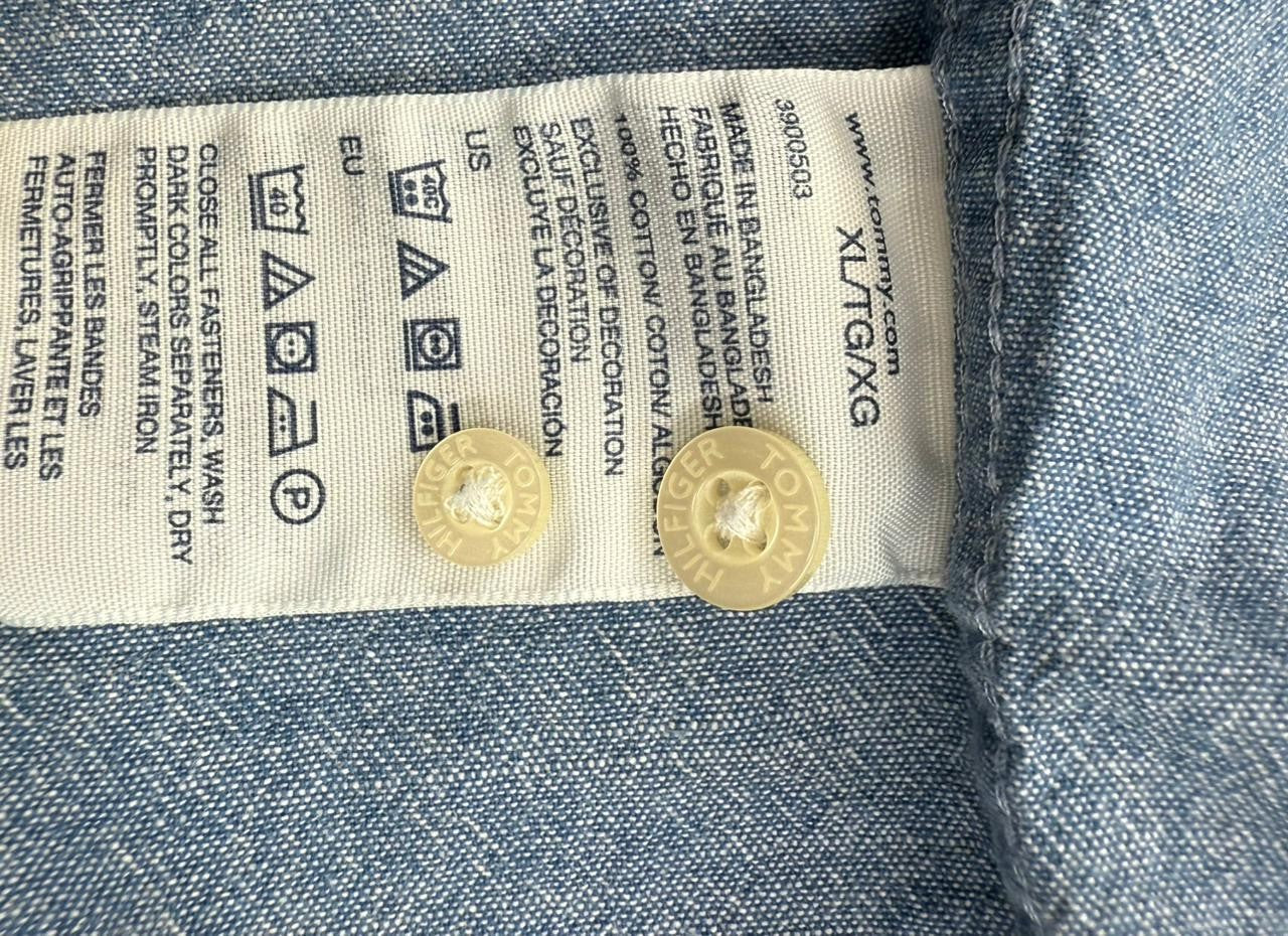 Tommy Hilfiger Men's XL Light Blue Short Sleeve Chambray Button Down Shirt