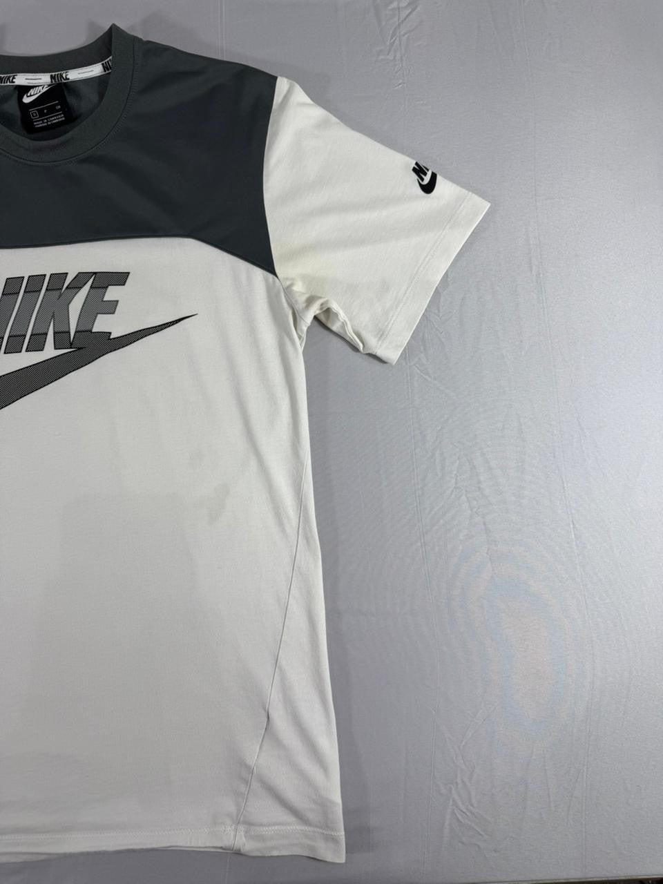 Nike Men's Small S Short Sleeve Athletic T-Shirt White Grey Logo Tee