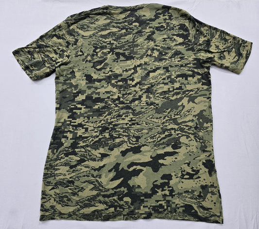Under Armour Men's T-Shirt – Size M, Camo, Short Sleeve