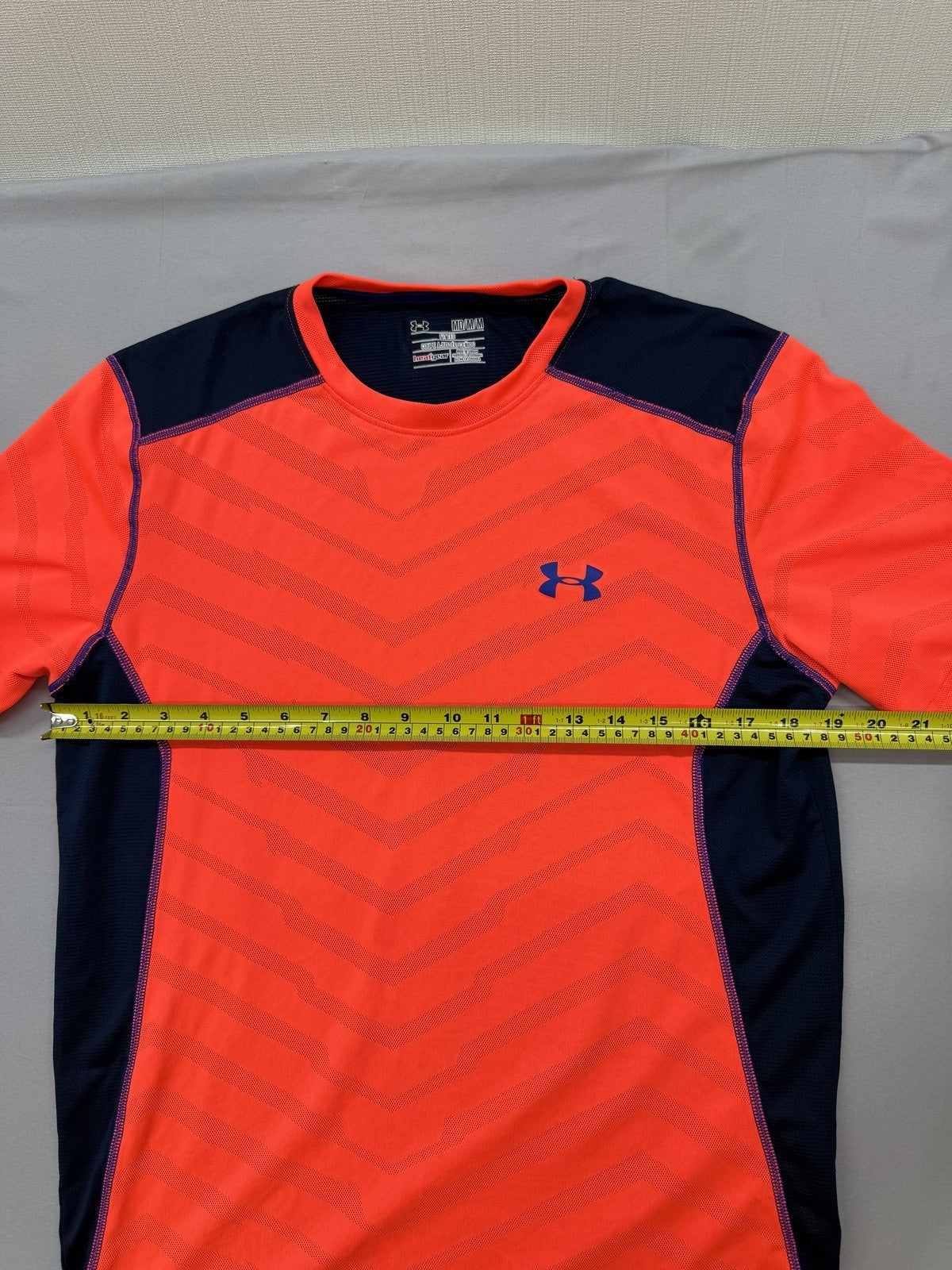 Under Armour HeatGear Men's Fitted M Orange/Navy Chevron Short Sleeve