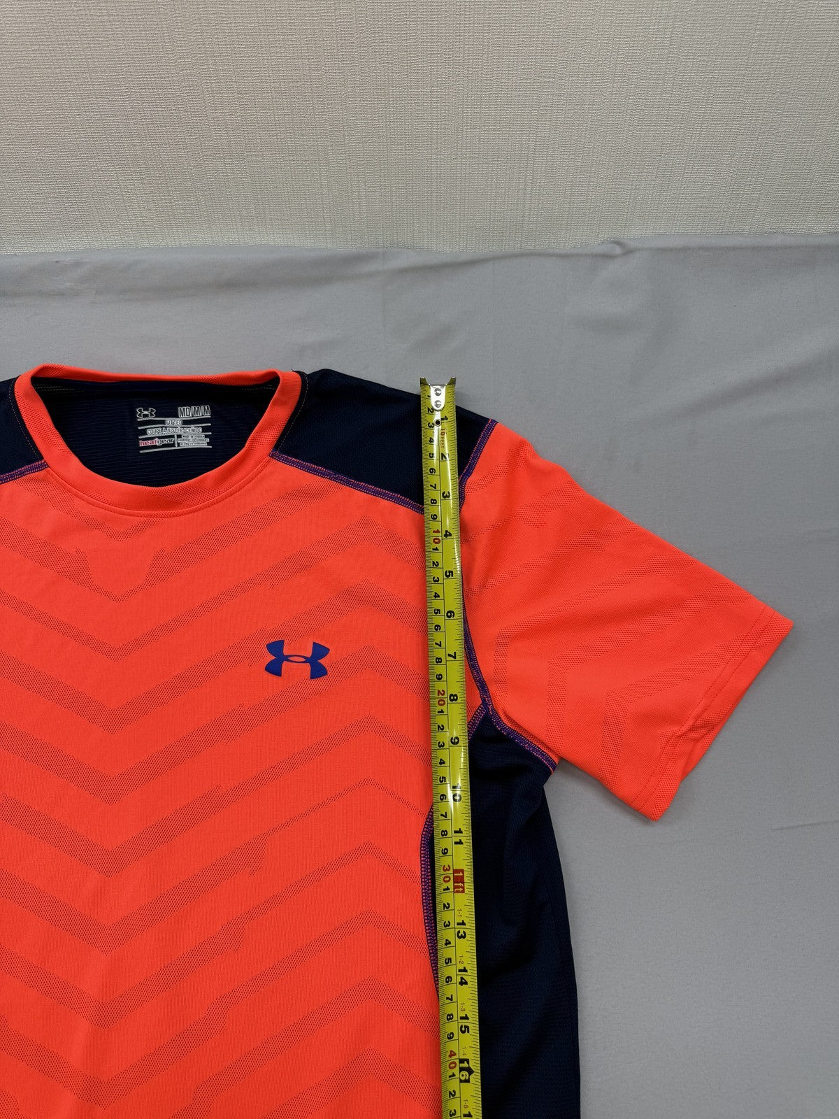 Under Armour HeatGear Men's Fitted M Orange/Navy Chevron Short Sleeve