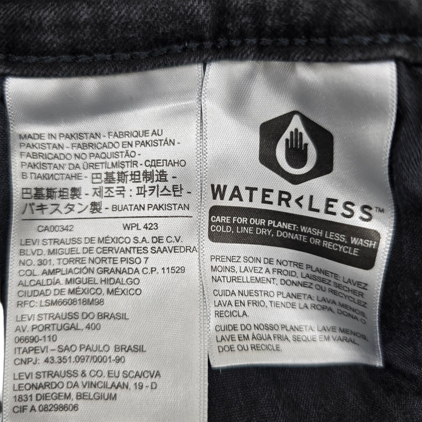 Levi's Women Black Jeans size W29 L34 product image 4