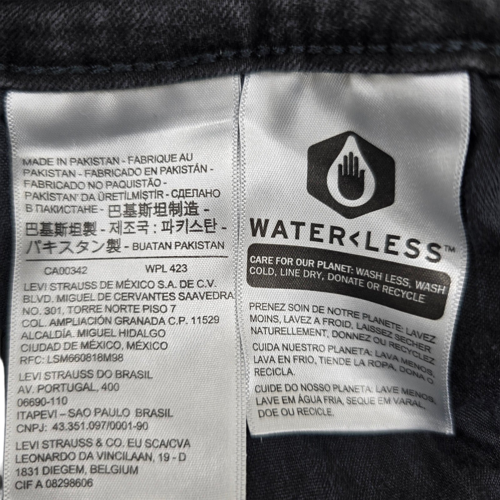 Levi's Women Black Jeans size W29 L34 product image 4