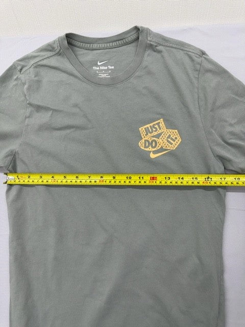 Nike The Nike Tee Men's M Grey Graphic Short Sleeve Cotton T-Shirt