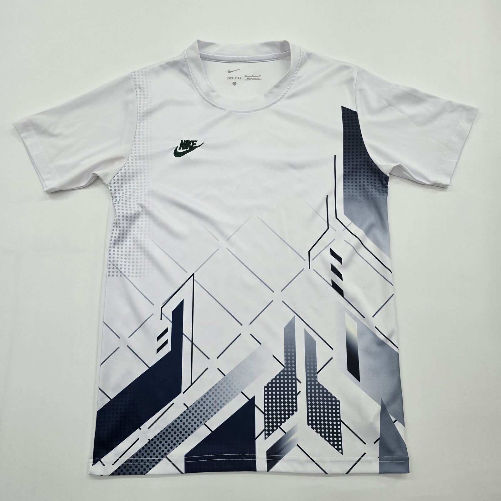 Nike Boys White T-Shirt size M product image 1