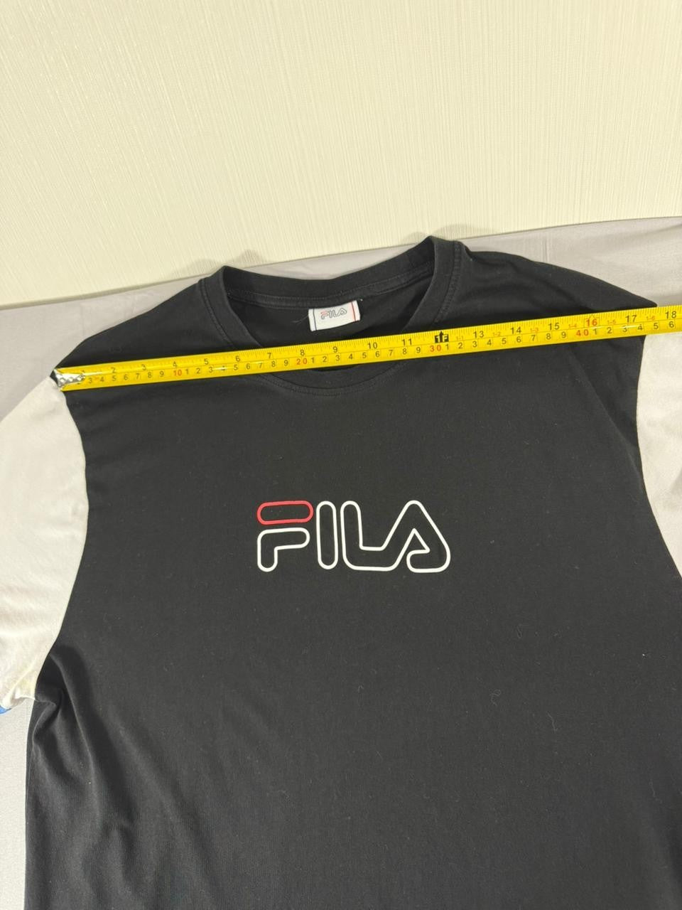 FILA Men's Black Logo T-Shirt Size L Colorblock Short Sleeve Crew Neck