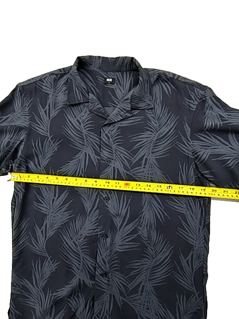 Uniqlo Men's Navy Hawaiian Leaf Rayon Shirt Size S Short Sleeve