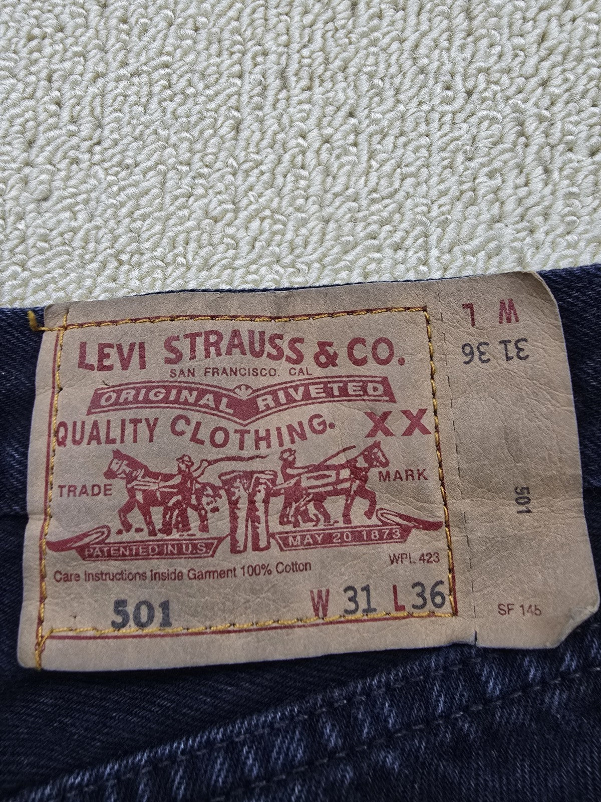 Levi's 501 Men's 31x36 Dark Indigo Button Fly Vintage Denim