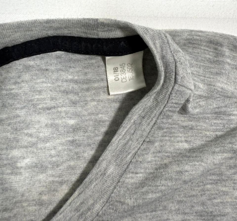 Grey Reebok Graphic Series Men's T-Shirt Made With Sweat-Wicking Fabric - Size M