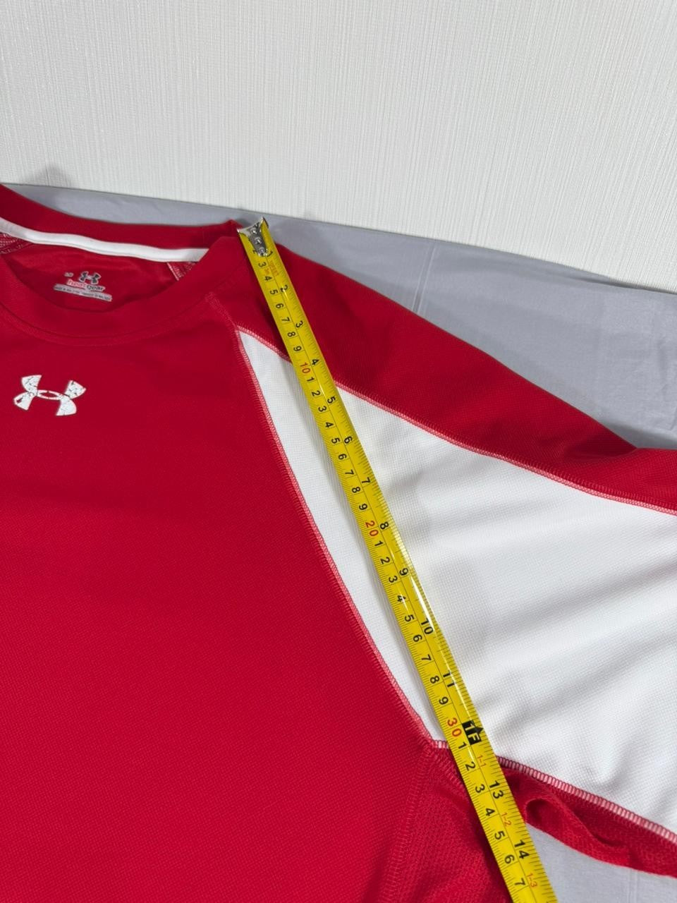 Under Armour HeatGear Men's Red Athletic T-Shirt Size L Sports Tee