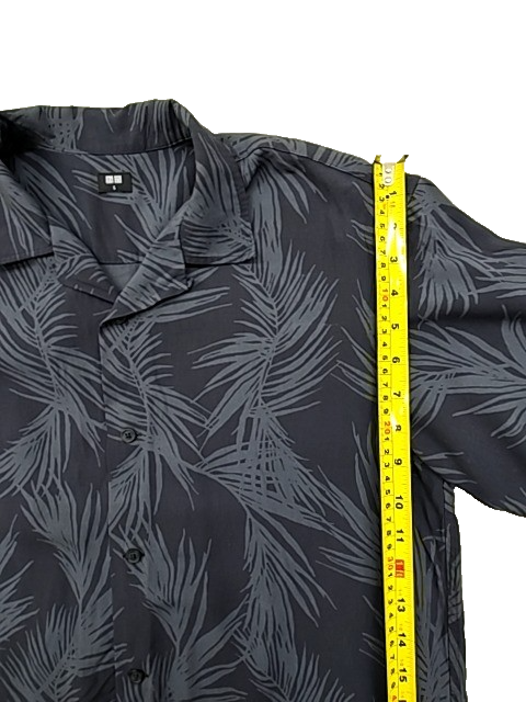 Uniqlo Men's Navy Hawaiian Leaf Rayon Shirt Size S Short Sleeve