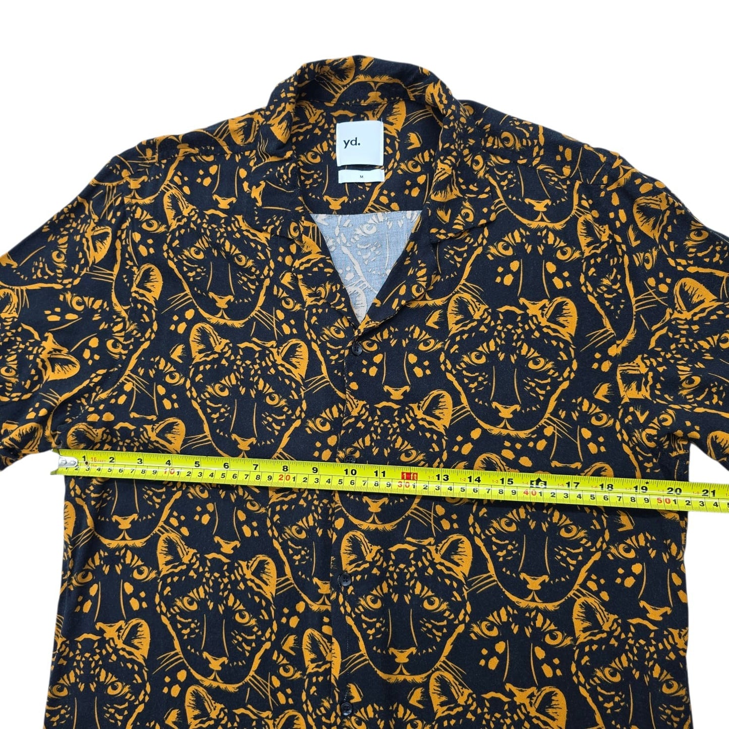 yd. Women's Black Gold Jaguar Print Button-Down Shirt Size M