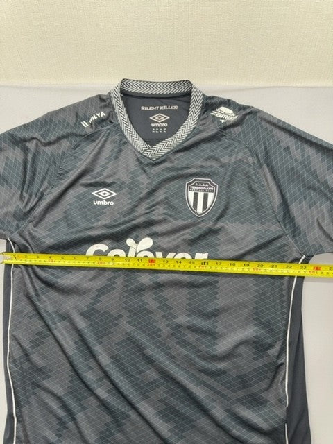 Umbro Black Zigzag V-Neck Jersey XL Short Sleeve 100% Polyester