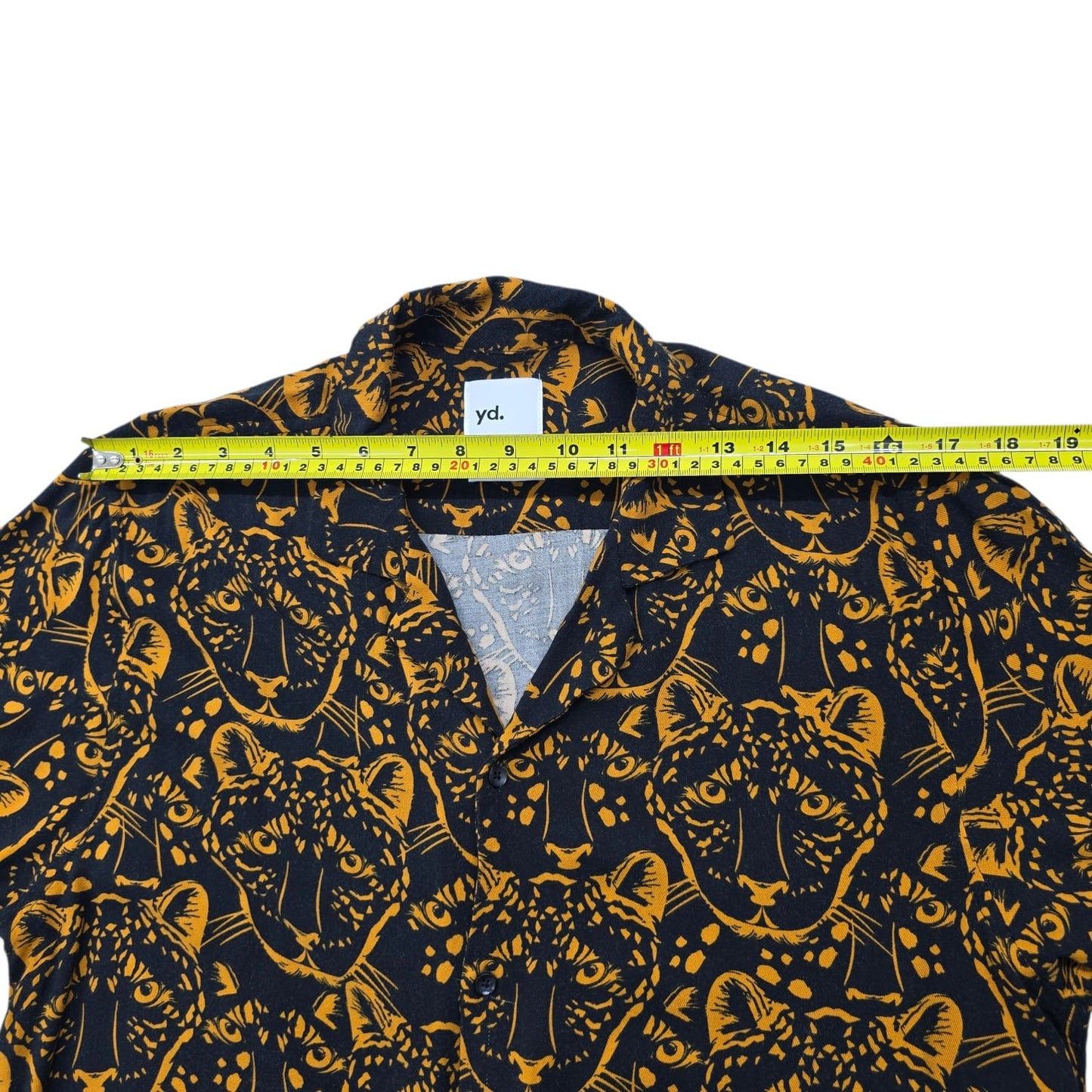 yd. Women's Black Gold Jaguar Print Button-Down Shirt Size M