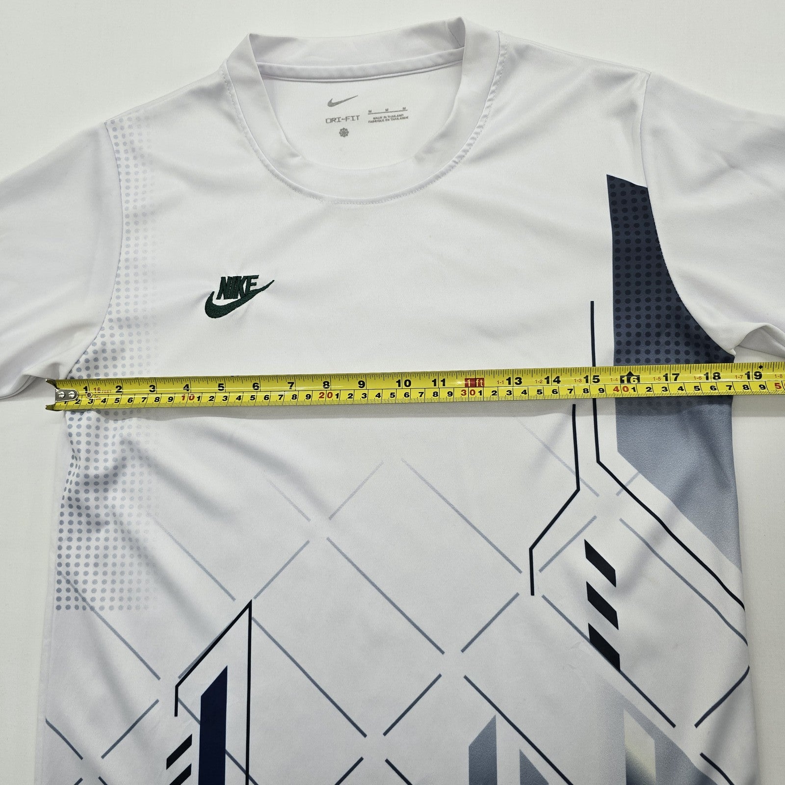 Nike Boys White T-Shirt size M product image 7