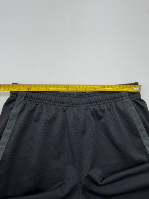 Under Armour Boys Shorts size M product image 7
