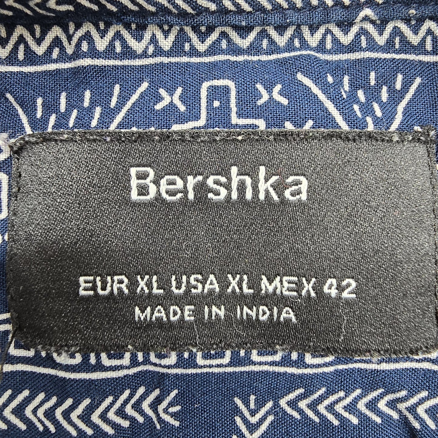 Bershka Men's Navy Geometric Embroidered Short Sleeve Shirt XL