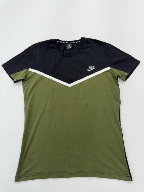 Nike Boys Black T-Shirt size L product image 1
