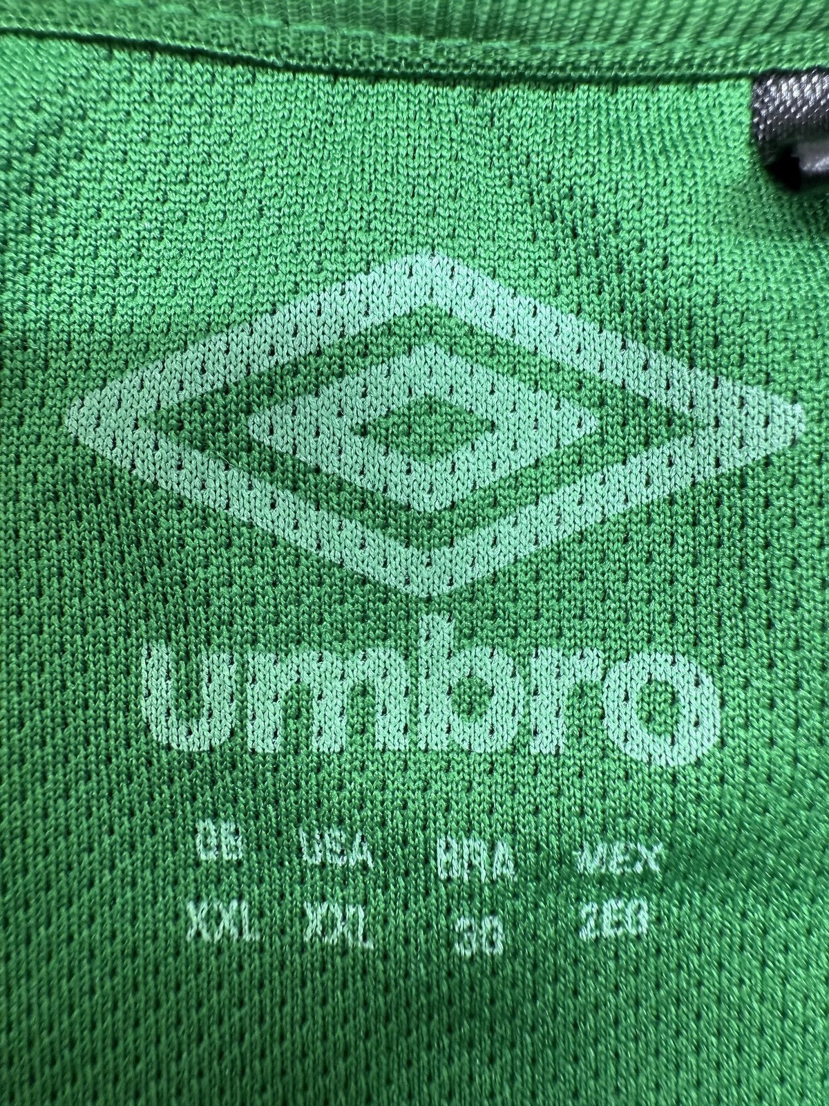 Umbro Men XXL Green V-Neck Jersey Short Sleeve Polyester White Cuffs