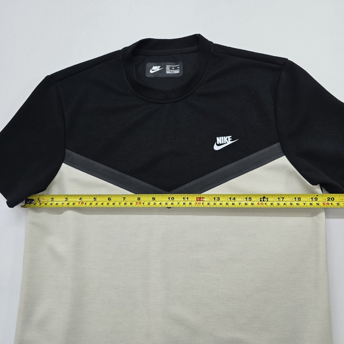 Nike Unisex Black/White Logo T-Shirt Size XL Regular Crew Neck Jersey