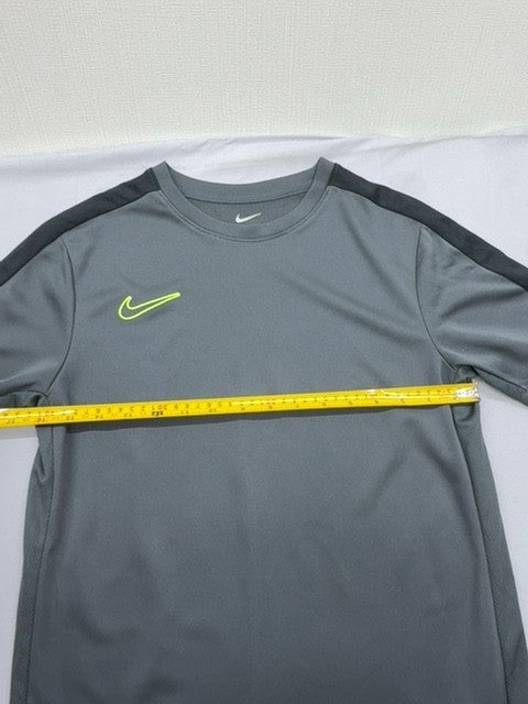 Nike Men's Grey Dri-FIT Soccer Jersey XL Short Sleeve Crewneck