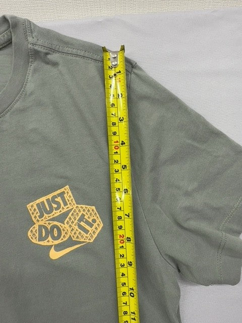 Nike The Nike Tee Men's M Grey Graphic Short Sleeve Cotton T-Shirt