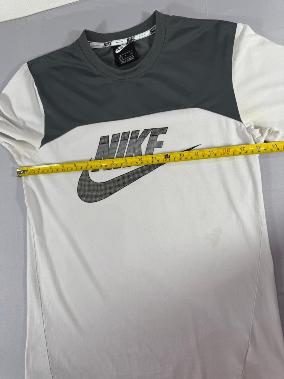 Nike Men's Small S Short Sleeve Athletic T-Shirt White Grey Logo Tee