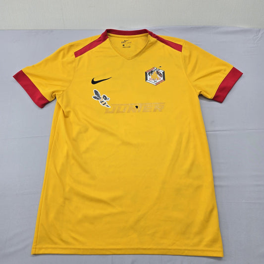 Nike Men's Yellow Jersey – Size L, V- V- One-off pre-loved, Short Sleeve