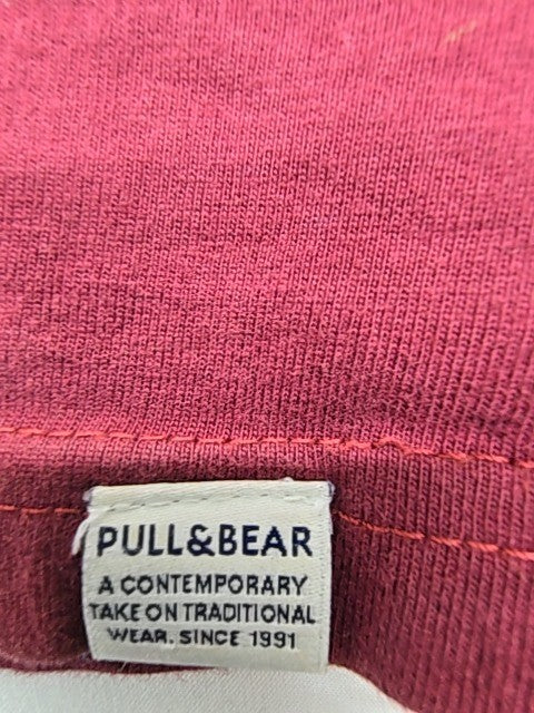 Pull&Bear Men's Burgundy Crew Neck T-Shirt Size L - Regular Fit