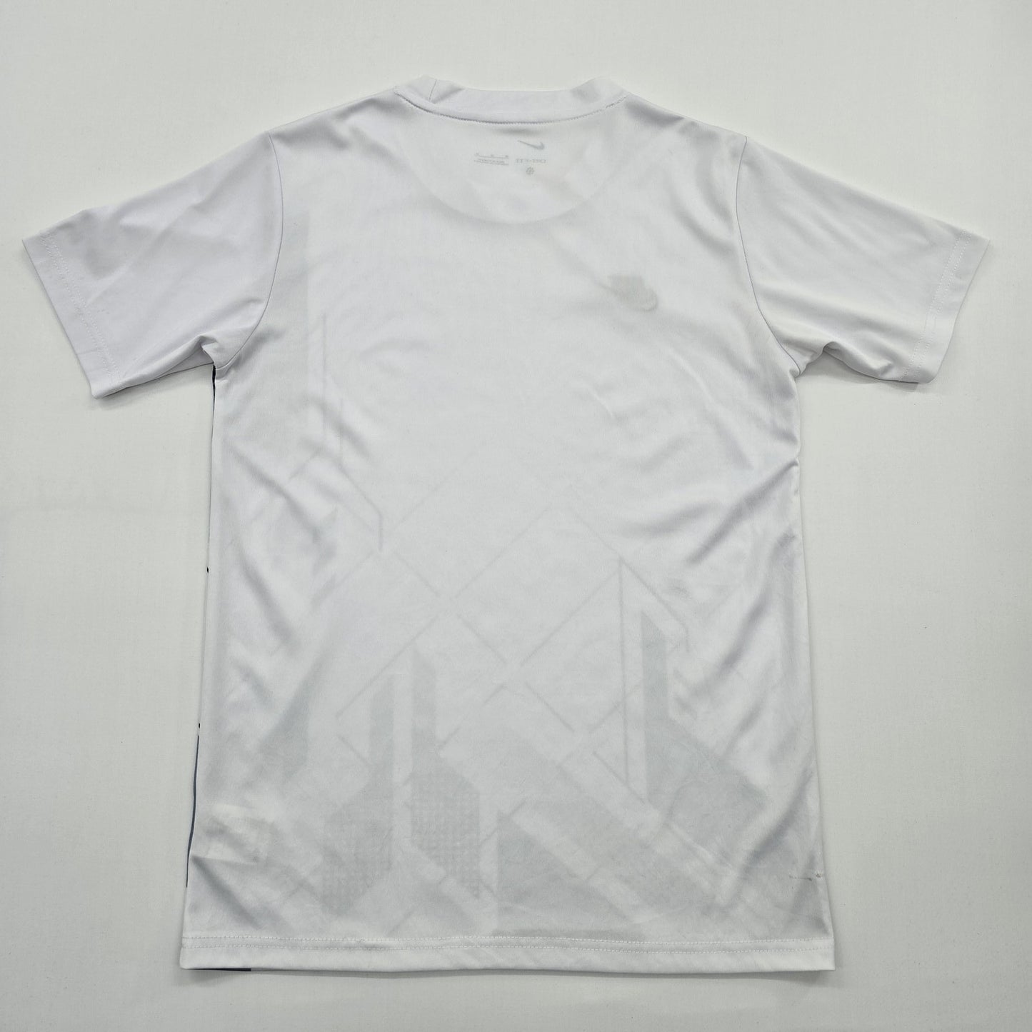 Nike Boys White T-Shirt size M product image 2