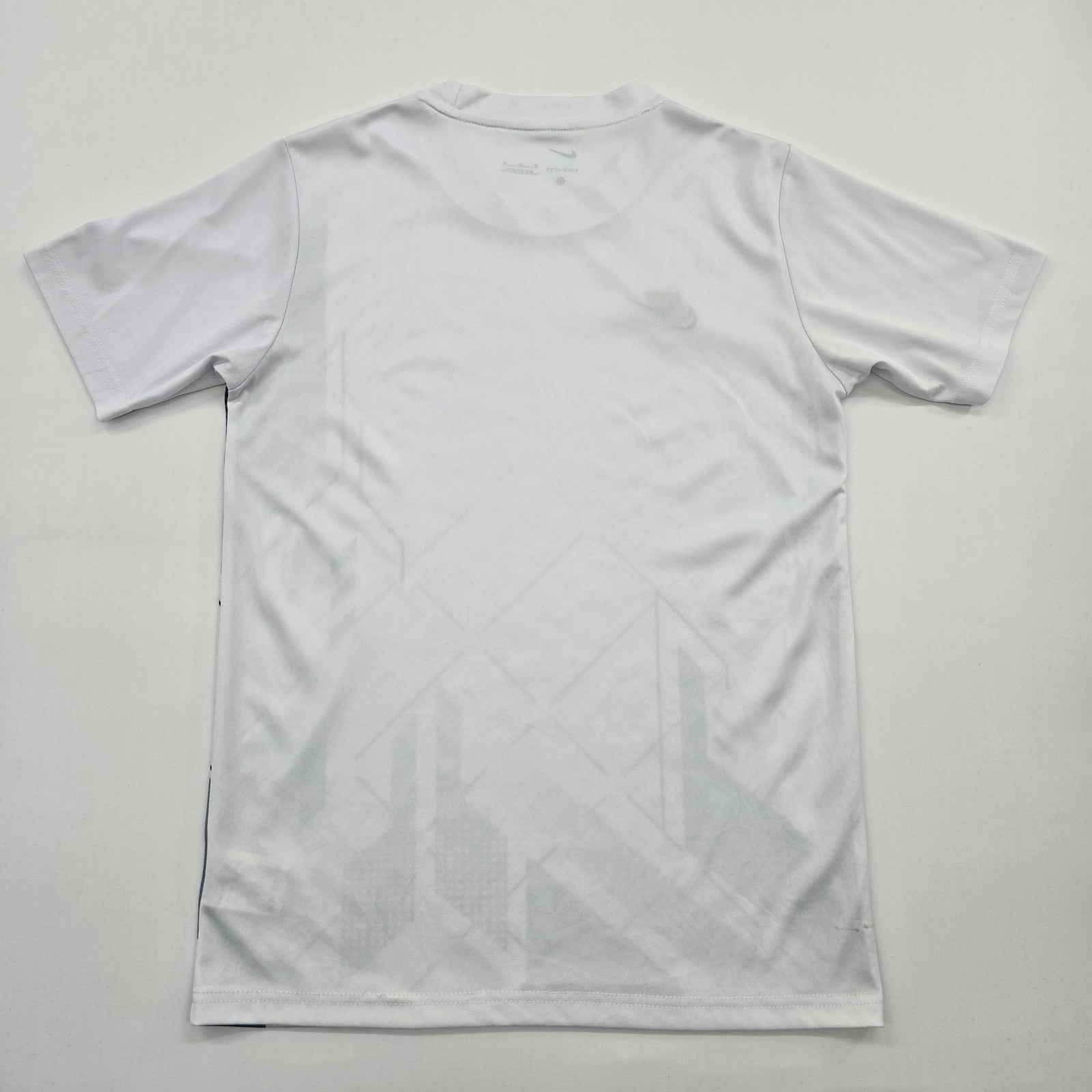 Nike Boys White T-Shirt size M product image 2