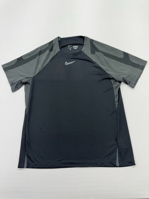 Nike Men T-Shirt size XL product image 1