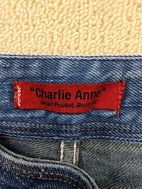 Levi's Women's Heart Pocket Medium Blue Straight Jeans 25x32