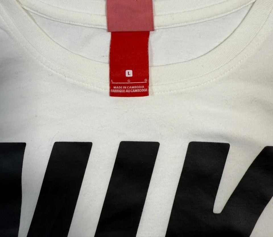 Nike Sportswear Unisex White Graphic T-Shirt Oversized Black Swoosh Logo Size L