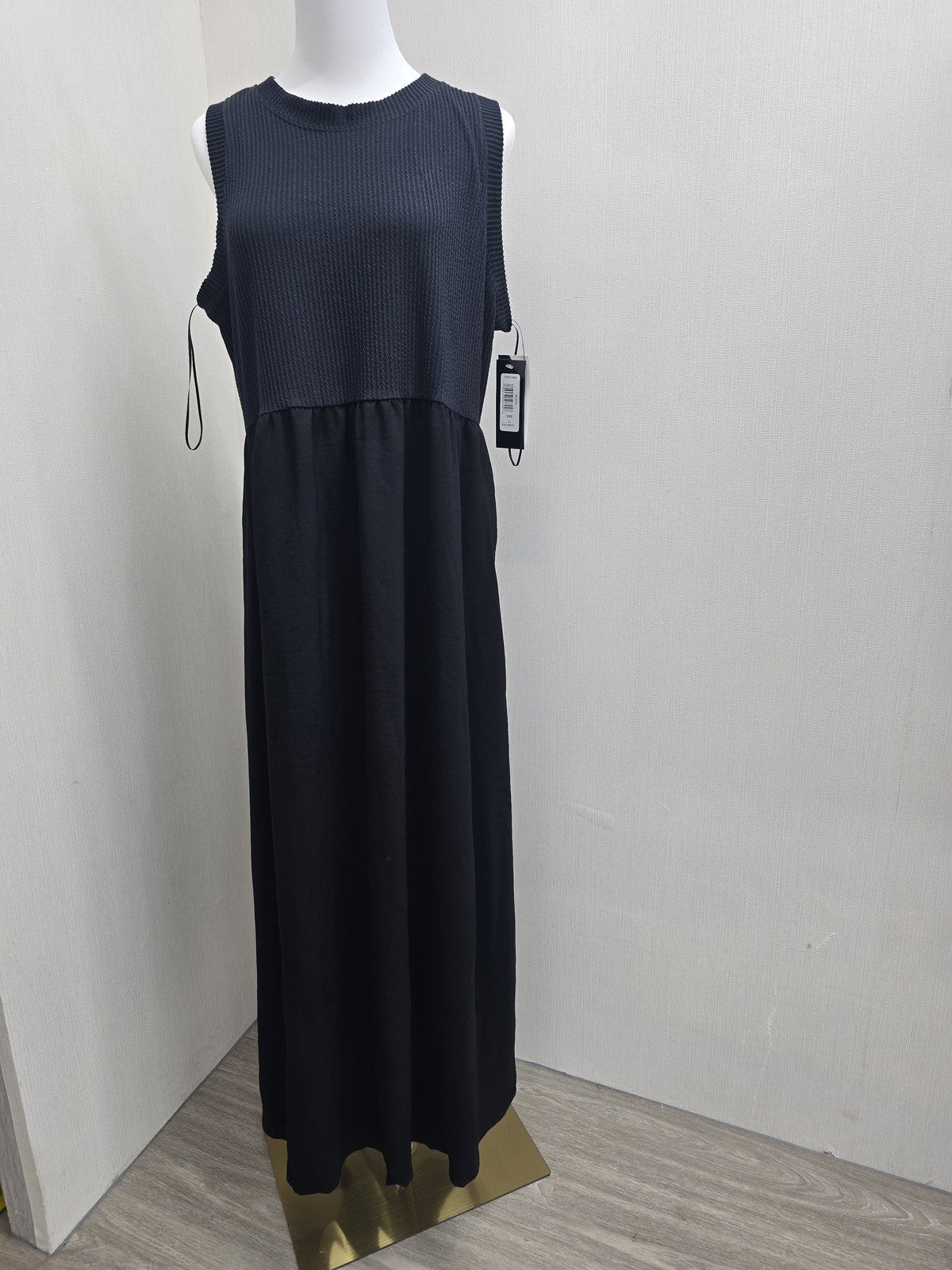 Isaac Mizrahi Black Sleeveless Maxi Dress L Waffle Knit Smocked USA