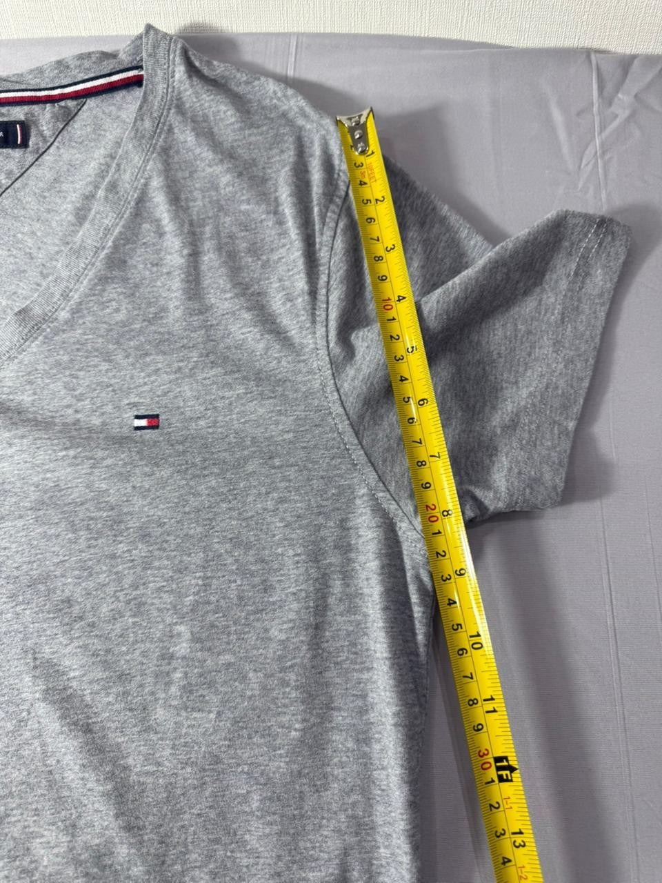 Tommy Hilfiger Men's V-Neck T-Shirt Grey Size S Small Short Sleeve