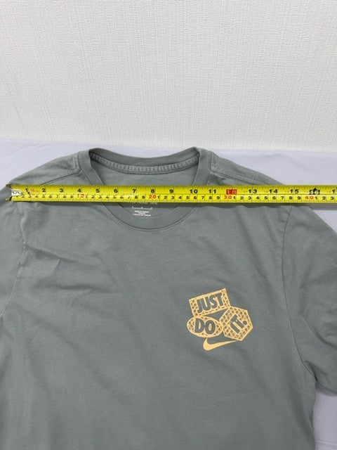 Nike The Nike Tee Men's M Grey Graphic Short Sleeve Cotton T-Shirt