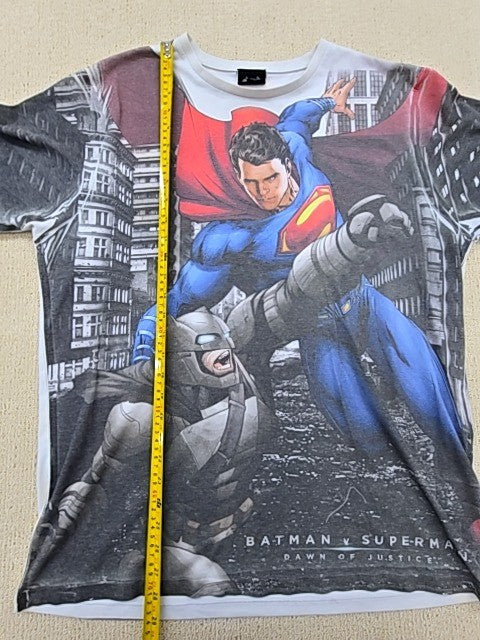 DC Comics Batman v Superman Men's XL White Graphic T-Shirt