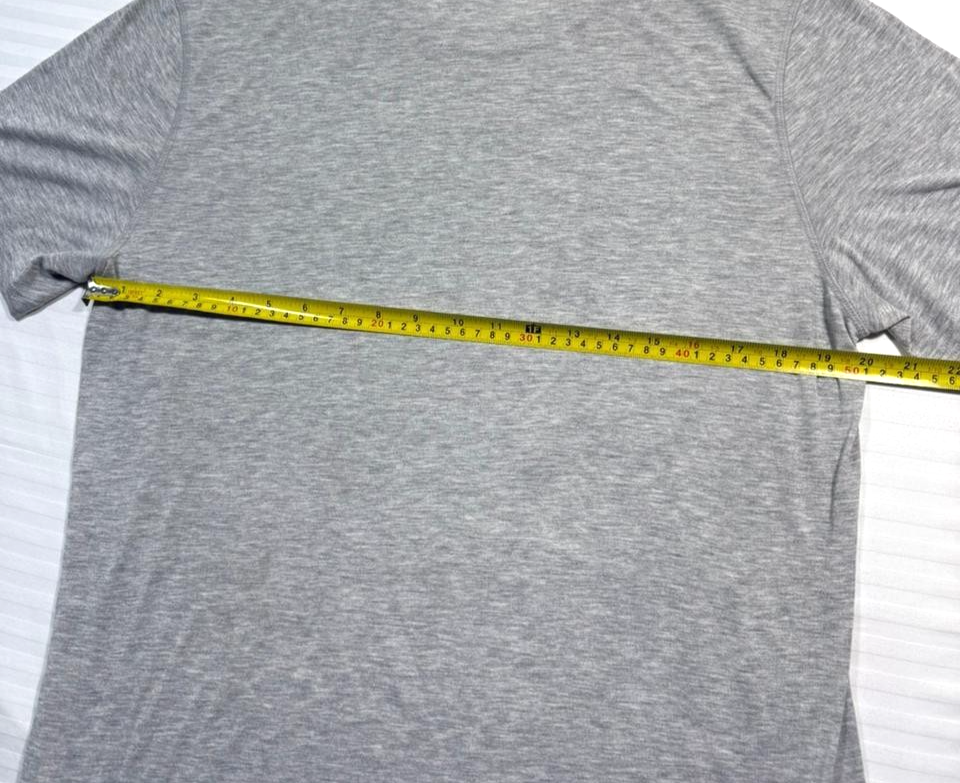 Grey Reebok Graphic Series Men's T-Shirt Made With Sweat-Wicking Fabric - Size M