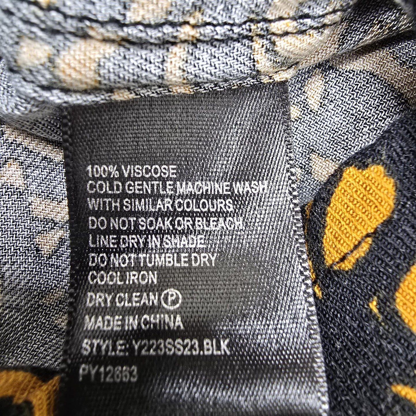 yd. Women's Black Gold Jaguar Print Button-Down Shirt Size M