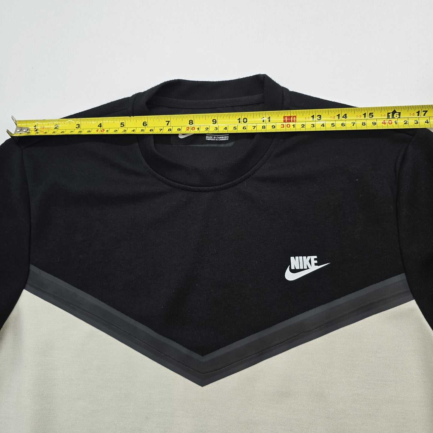 Nike Unisex Black/White Logo T-Shirt Size XL Regular Crew Neck Jersey