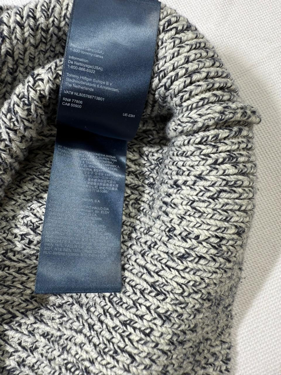 Tommy Hilfiger Men's Long Sleeve Knit Sweater Pullover Crewneck Size L