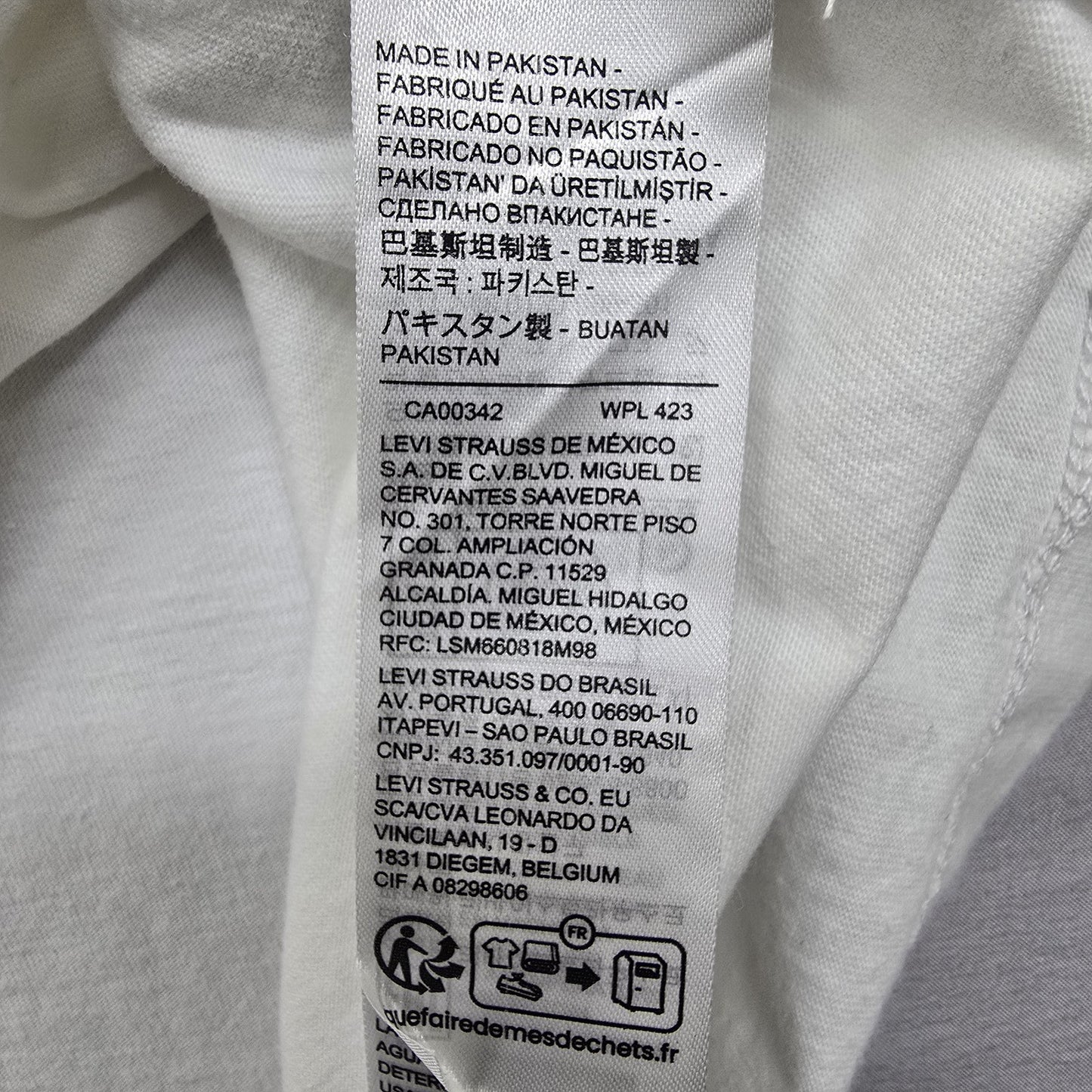 Levi's Men's White Chest Logo T-Shirt Size M